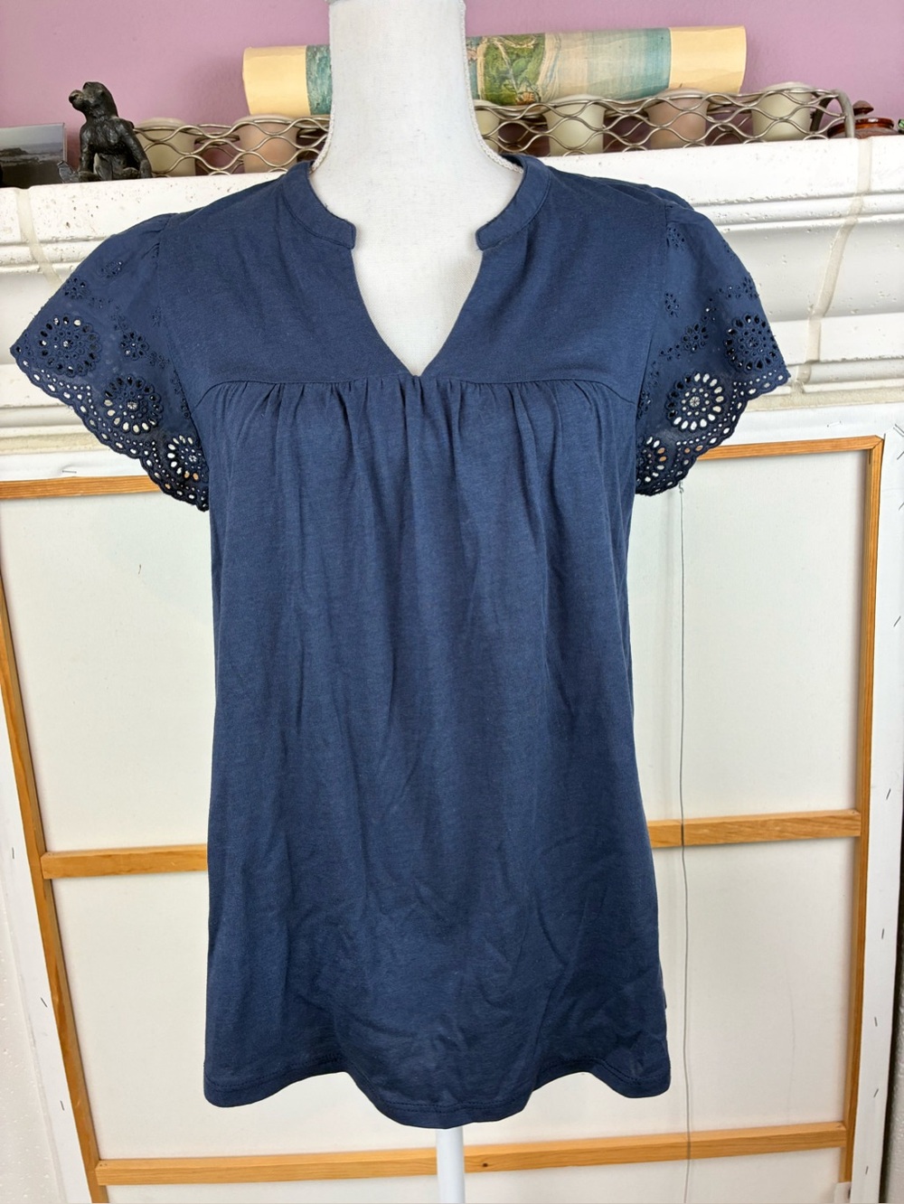 C&C California Navy Eyelet Sleeve Short Sleeve Top V neck